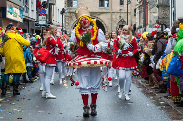 14h30. Conférence de Monique Mühlens (Amis du Pays de Bugeat) : le Carnaval de Cologne