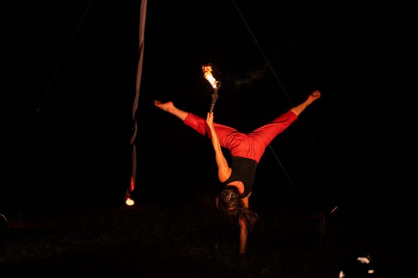 3 août 21h00 Spectacle de clôture du Festival: Arts du cirque avec Chrysalide  par la compagnie Epikoi. 1ère partie par Thomas Birault – Image 2