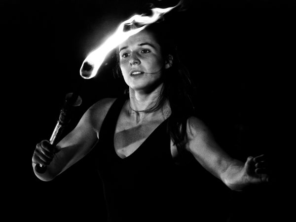 3 août 21h00 Spectacle de clôture du Festival: Arts du cirque avec Chrysalide  par la compagnie Epikoi. 1ère partie par Thomas Birault
