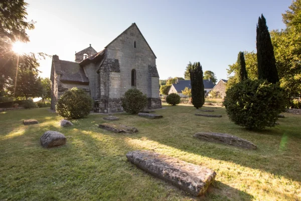 Visite de l'église au toit de chaume de Lestards, des Antonins à l'Ordre de Malte
